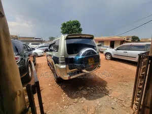 Mitsubishi Pajero 2014 Silver