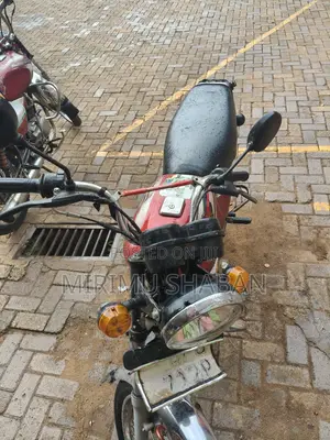 Bajaj Boxer 2023 Brown