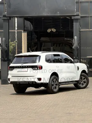Ford Everest 2022 White