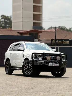 Ford Everest 2022 White