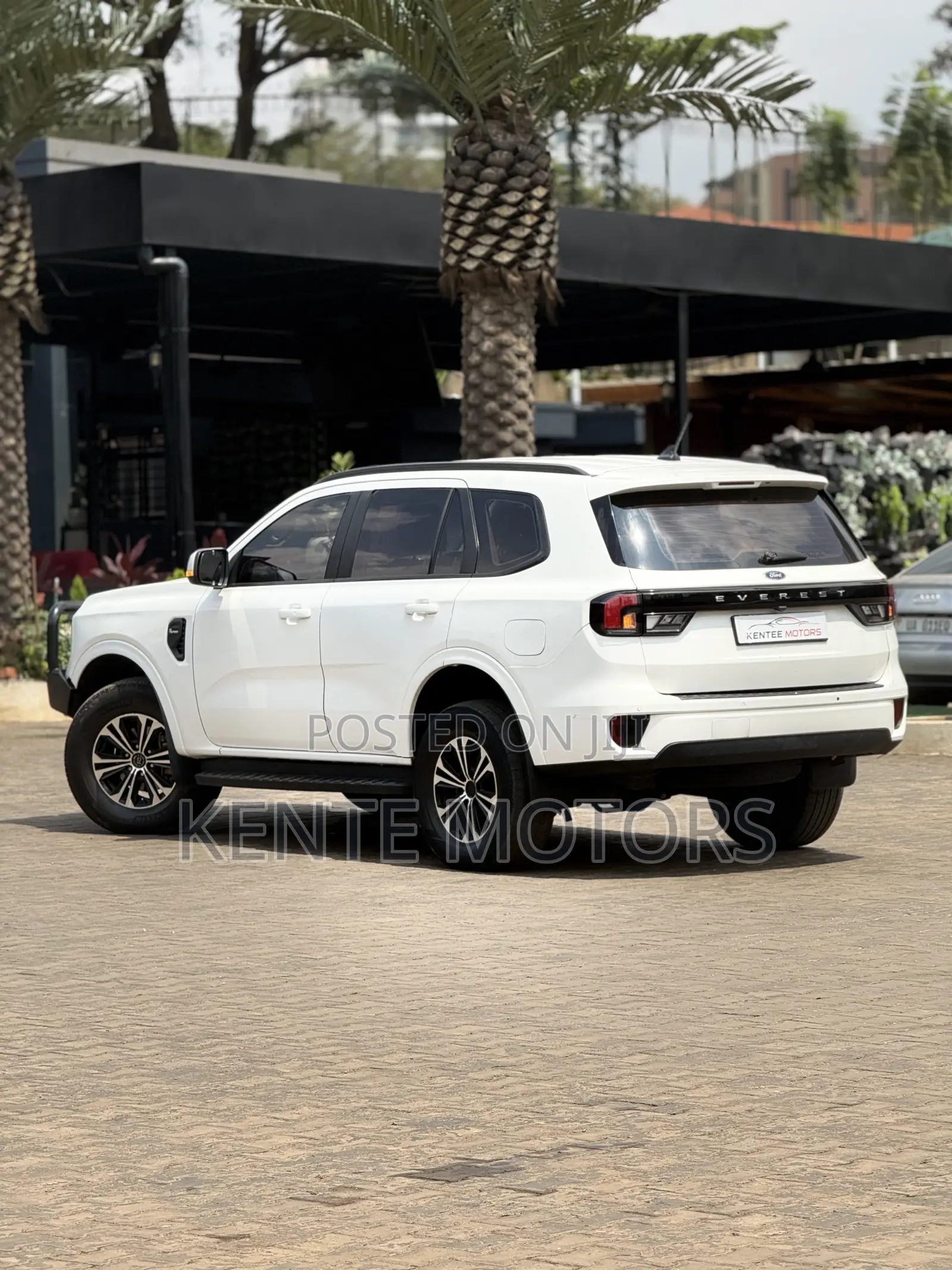 Ford Everest 2022 White