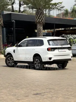 Ford Everest 2022 White