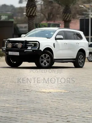 Ford Everest 2022 White
