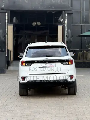 Ford Everest 2022 White