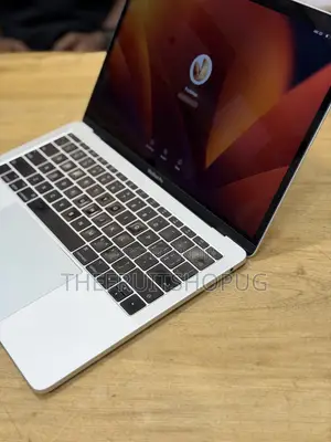 Laptop Apple MacBook Pro 2017 8GB Intel Core i5 SSD 256GB