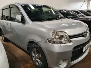 Toyota Sienta 2012 Silver