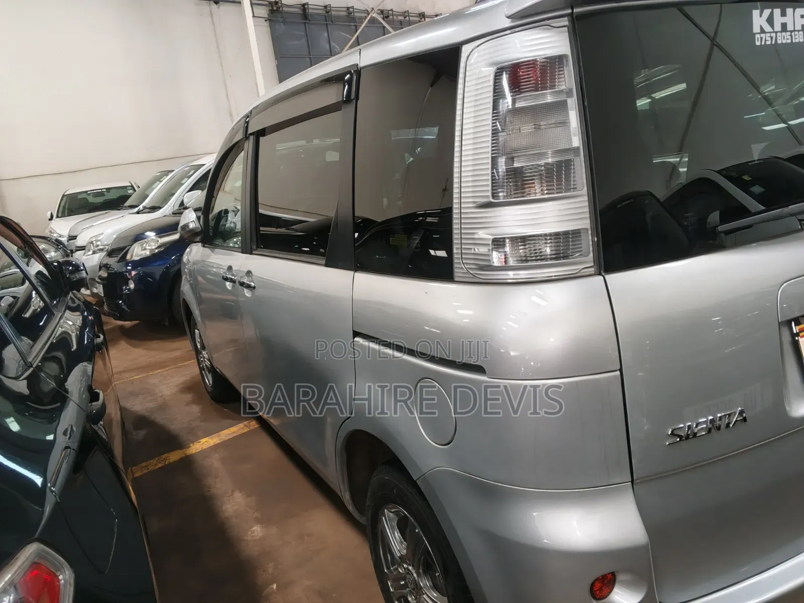 Toyota Sienta 2012 Silver