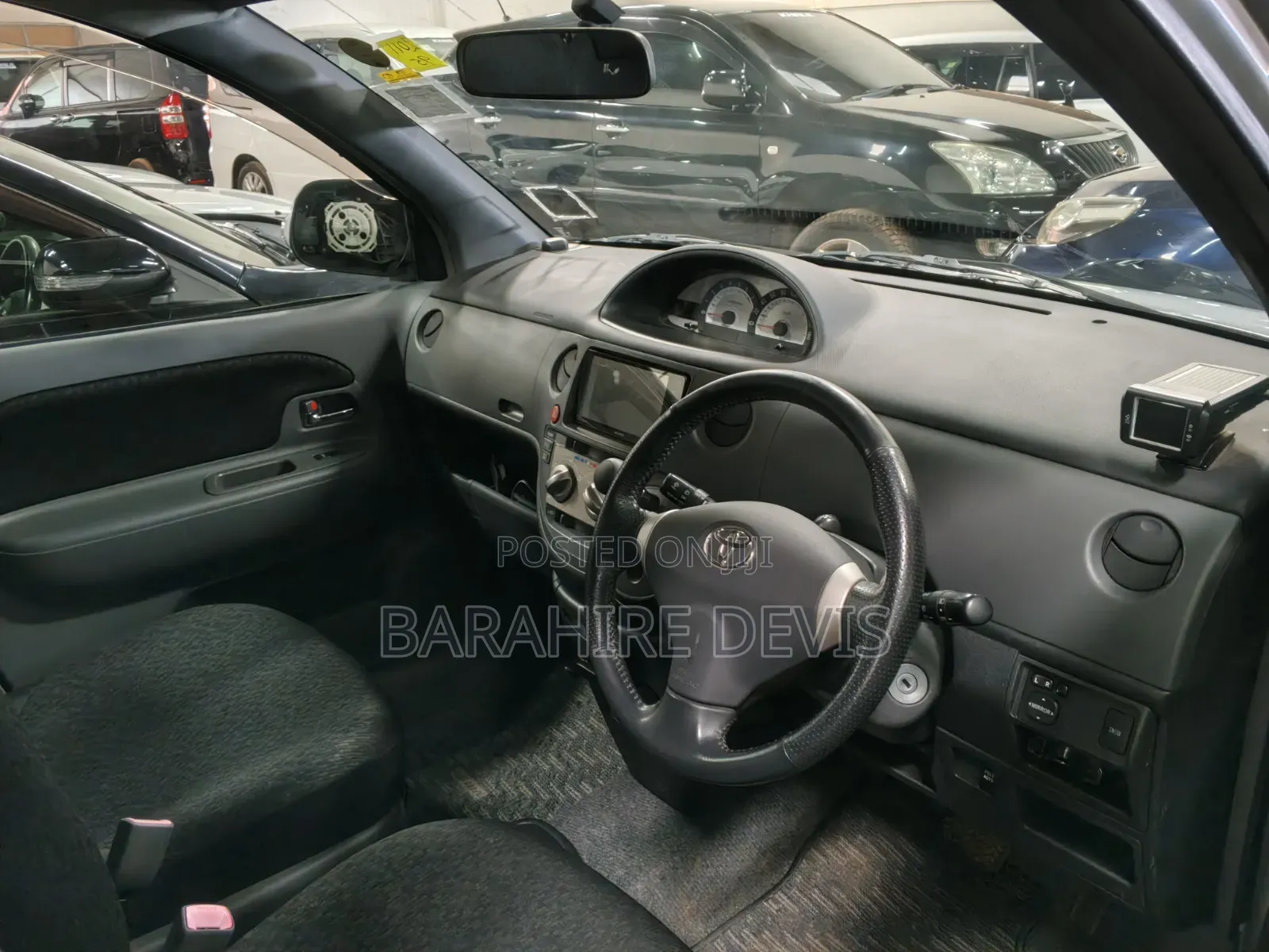 Toyota Sienta 2012 Silver