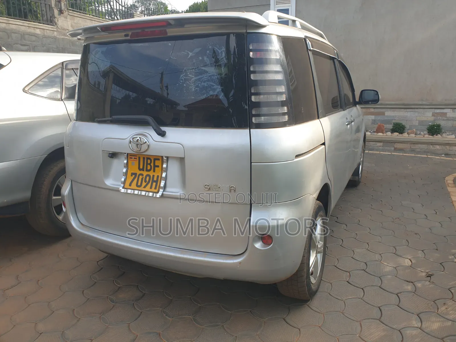 Toyota Sienta 2009 Silver