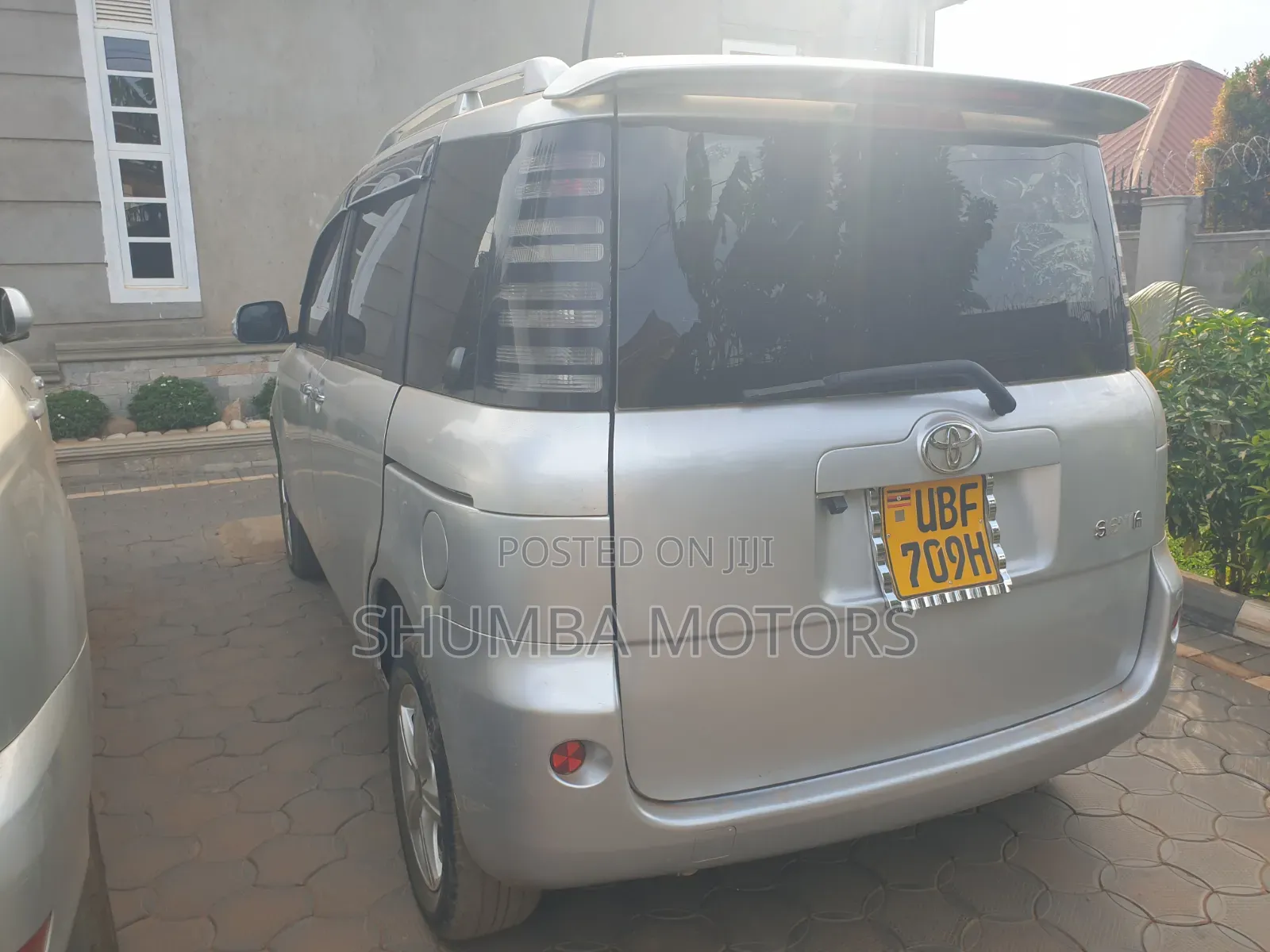 Toyota Sienta 2009 Silver