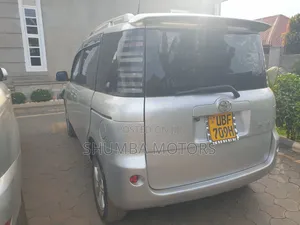 Toyota Sienta 2009 Silver