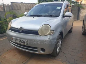 Toyota Sienta 2009 Silver
