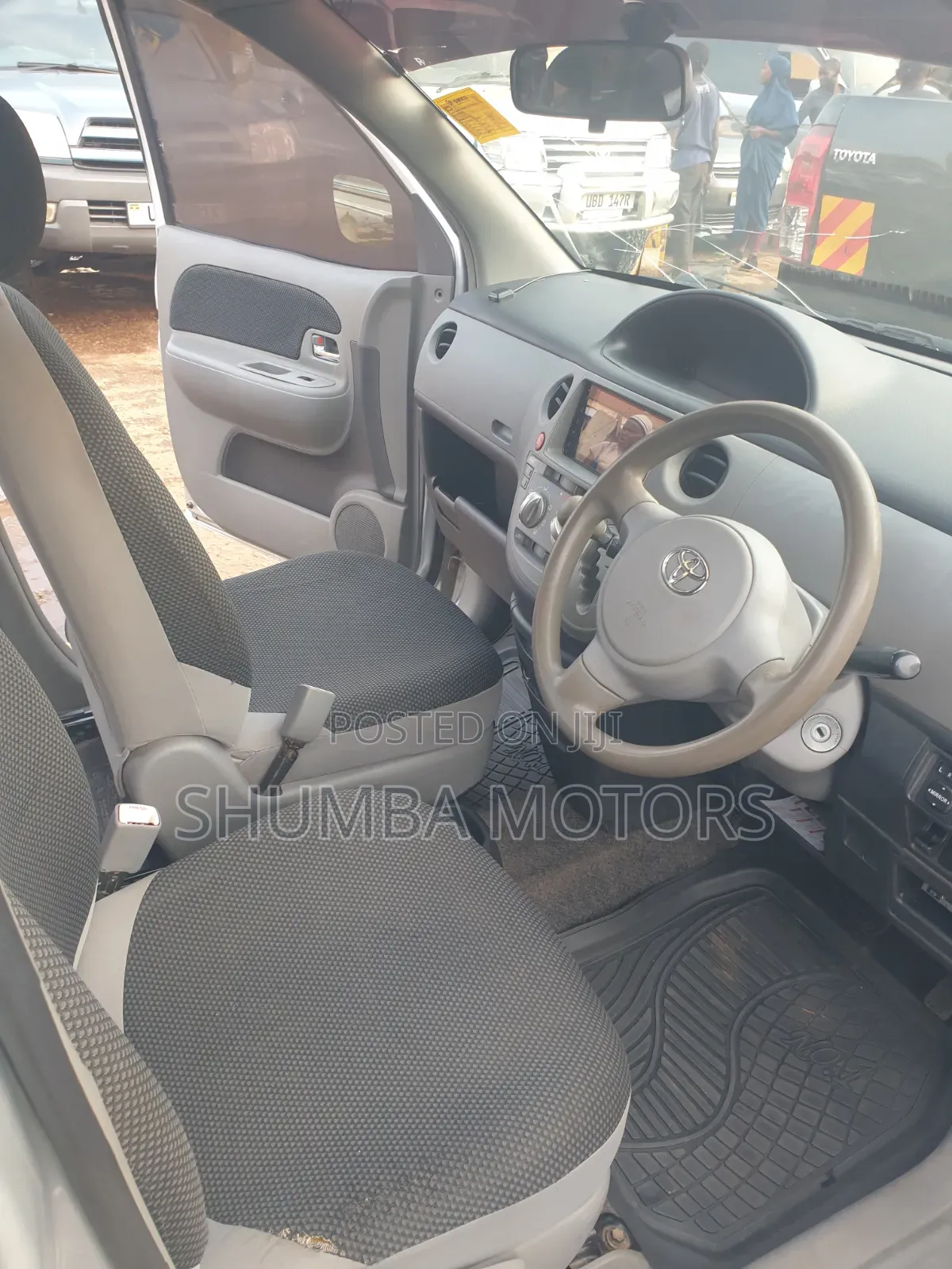 Toyota Sienta 2009 Silver