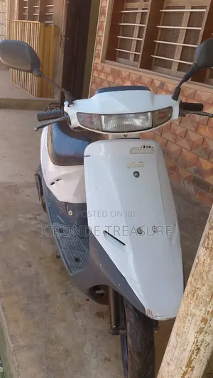 Honda Dio 2000 White