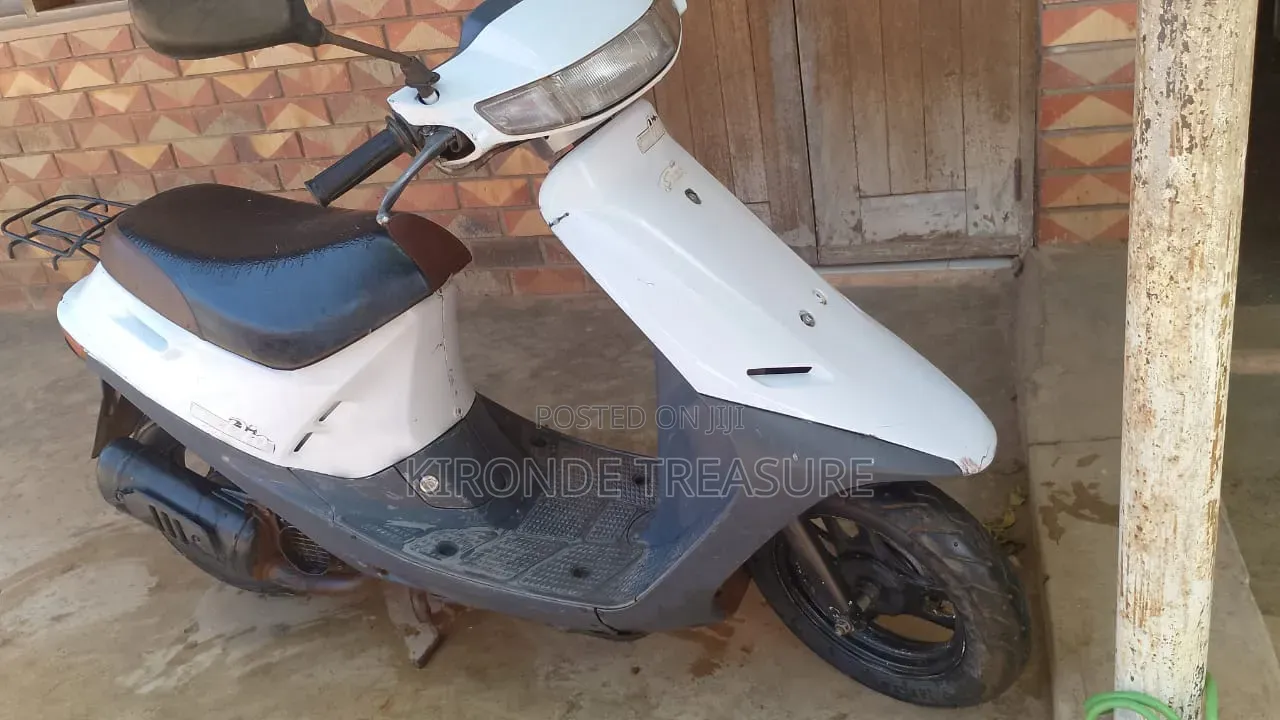 Honda Dio 2000 White