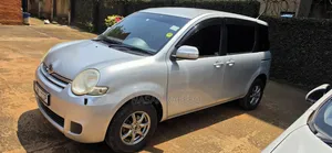 Toyota Sienta 2008 Silver