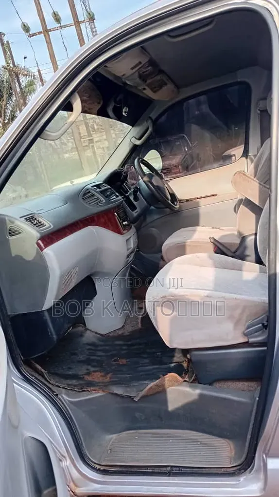Toyota Regius 1998 Silver