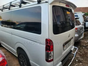 Toyota HiAce 2010 Silver