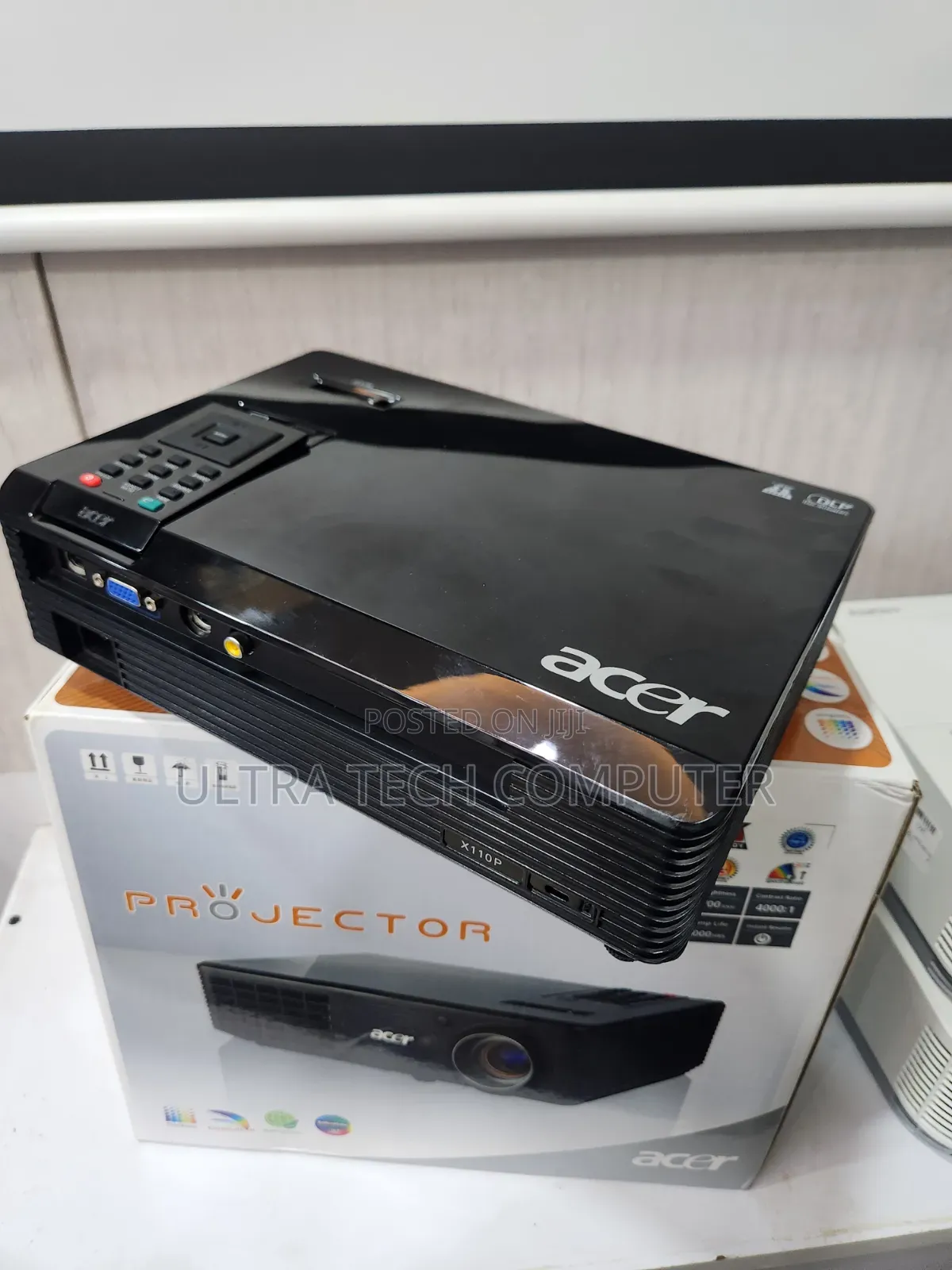 Acer X113 DLP Projector