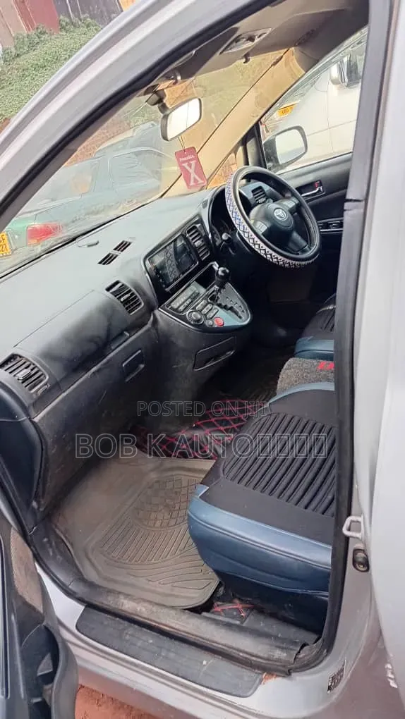 Toyota Wish 2004 Silver