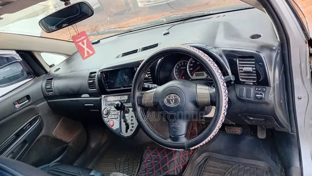 Toyota Wish 2004 Silver