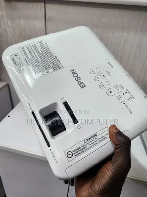 Epson EB-S04 Projector