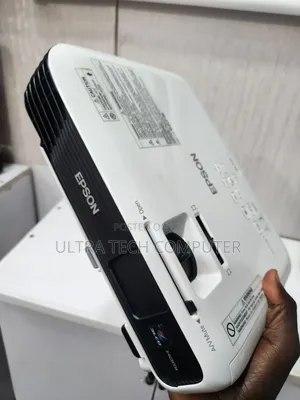 Epson EB-S04 Projector