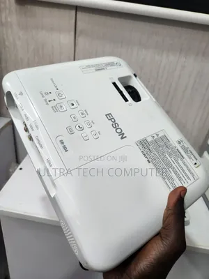 Epson EB-S04 Projector