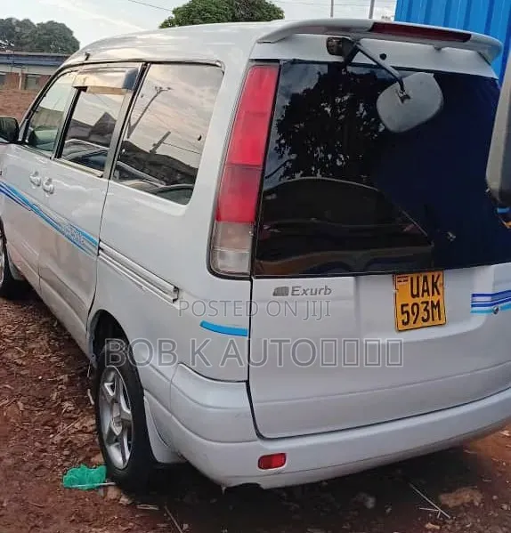 Toyota Noah 2001 White