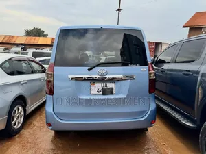 Toyota Noah 2010 Blue