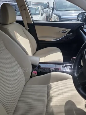 Toyota Premio 2017 Silver