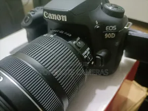 Canon Eos 90D With 18-135mm Kit Lens