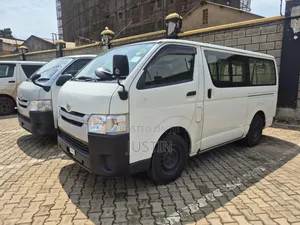 Toyota HiAce 2015 White