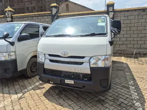 Toyota HiAce 2015 White