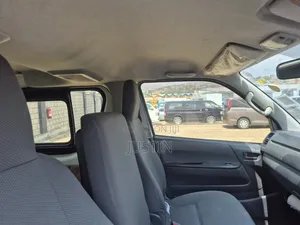 Toyota HiAce 2015 White