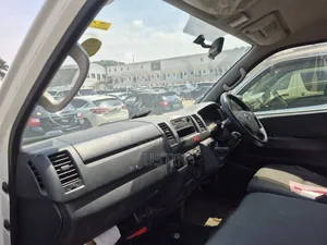 Toyota HiAce 2015 White