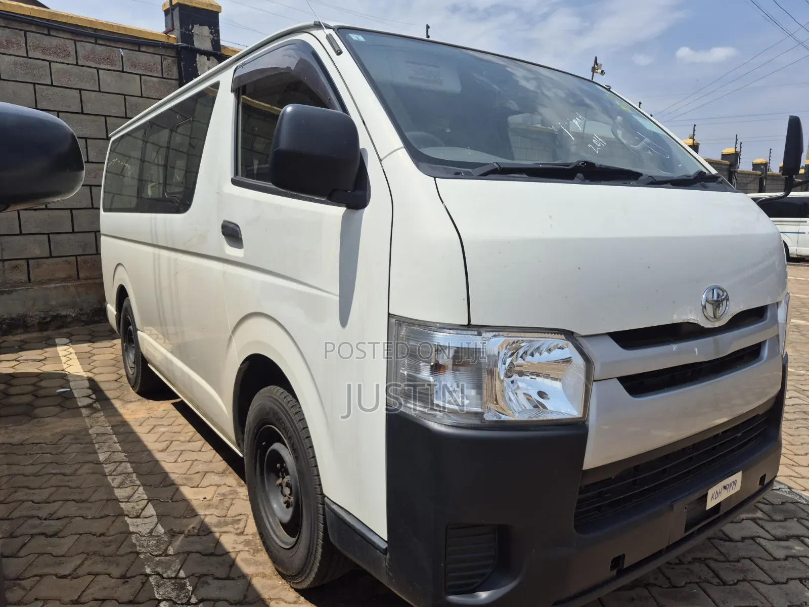 Toyota HiAce 2015 White