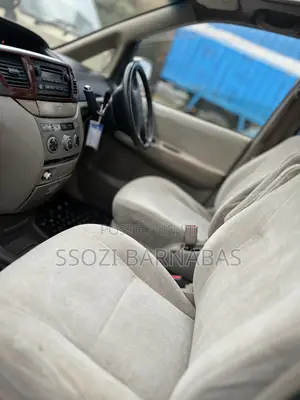 Toyota Noah 2003 Silver