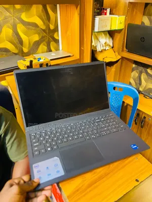 Laptop Dell Inspiron 15 3520 8GB Intel Core i5 SSD 256GB