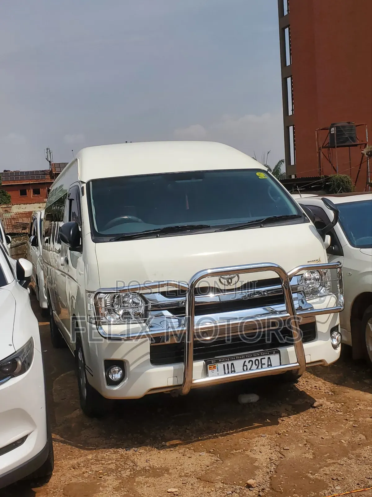 Toyota HiAce 2019 White