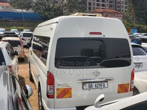 Toyota HiAce 2019 White