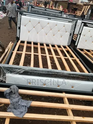 5by6 Bed With White Leather