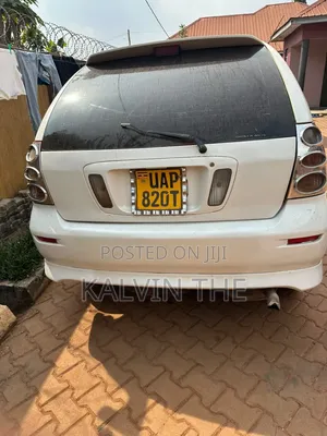 Car 1998 Off white