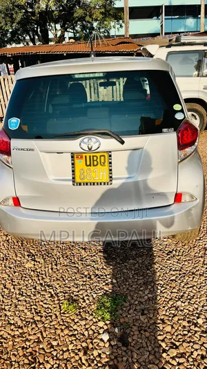 Toyota Ractis 1.5 FWD 2015 Silver