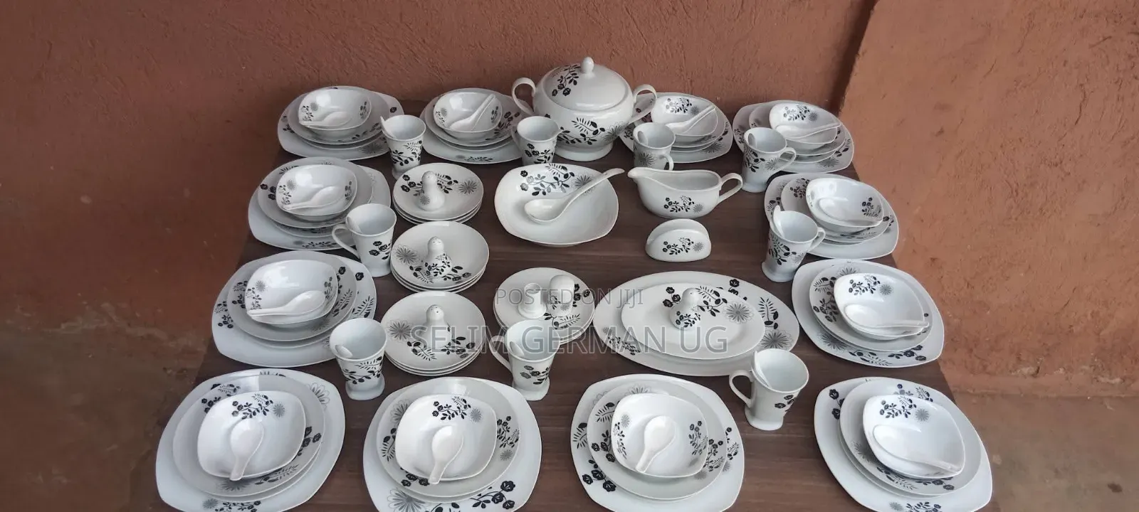 ​Exquisite 117-Piece Floral Dinnerware Set for Sale!