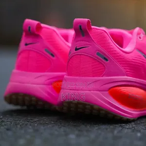 Nike Vomero 18 in Digital Pink Sneakers