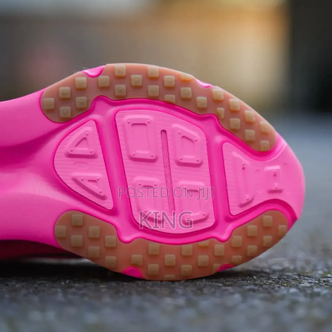 Nike Vomero 18 in Digital Pink Sneakers