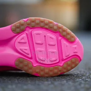 Nike Vomero 18 in Digital Pink Sneakers