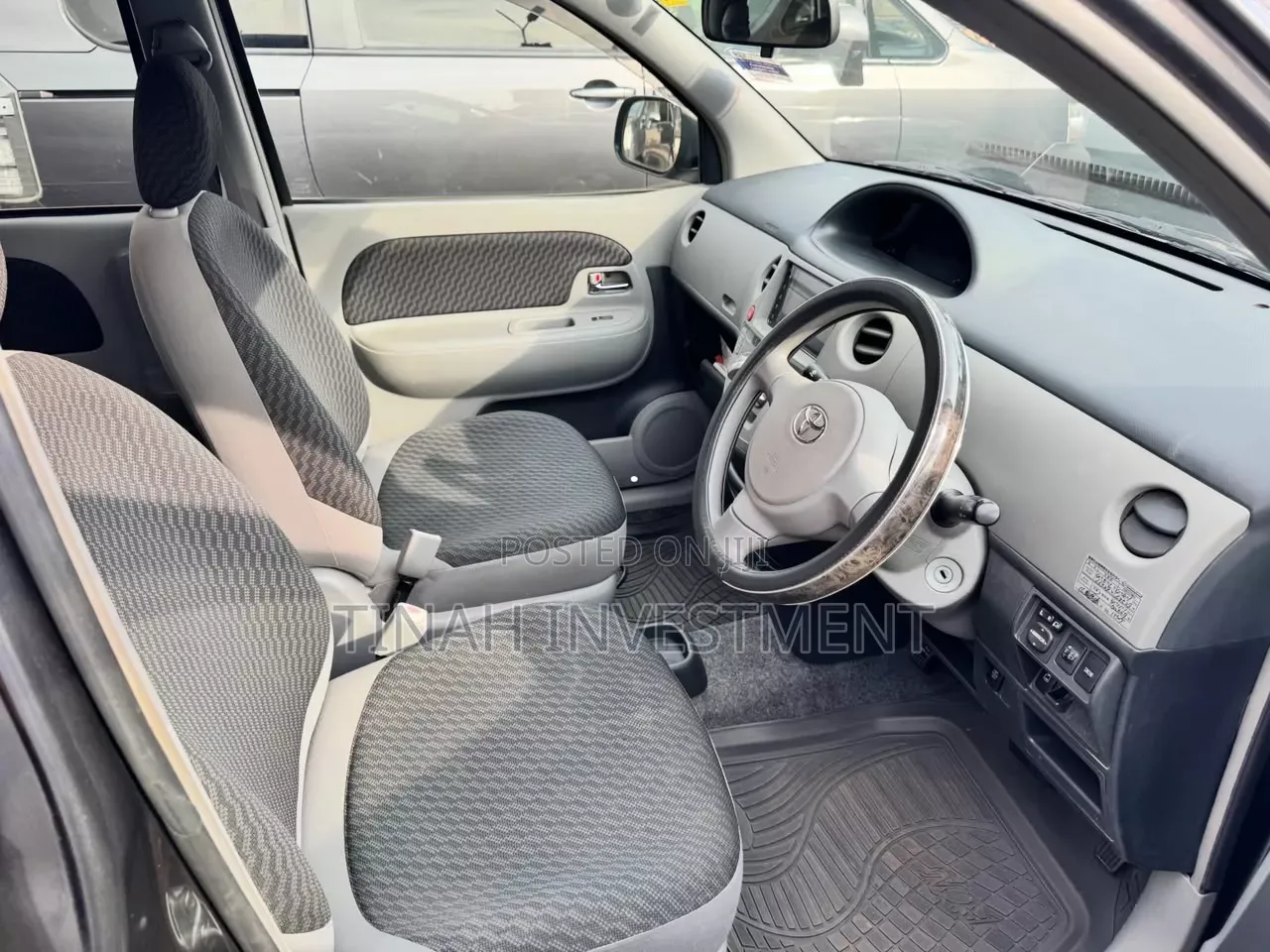 Toyota Sienta 2012 Black