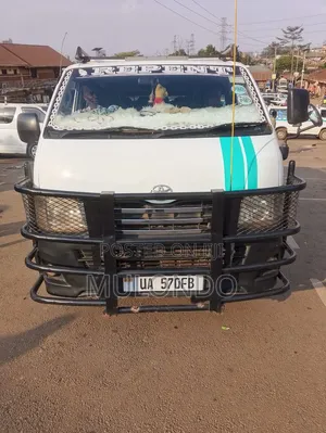 Toyota HiAce 2011 White